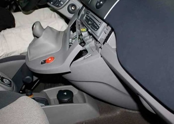 облицовка под рычагом передач